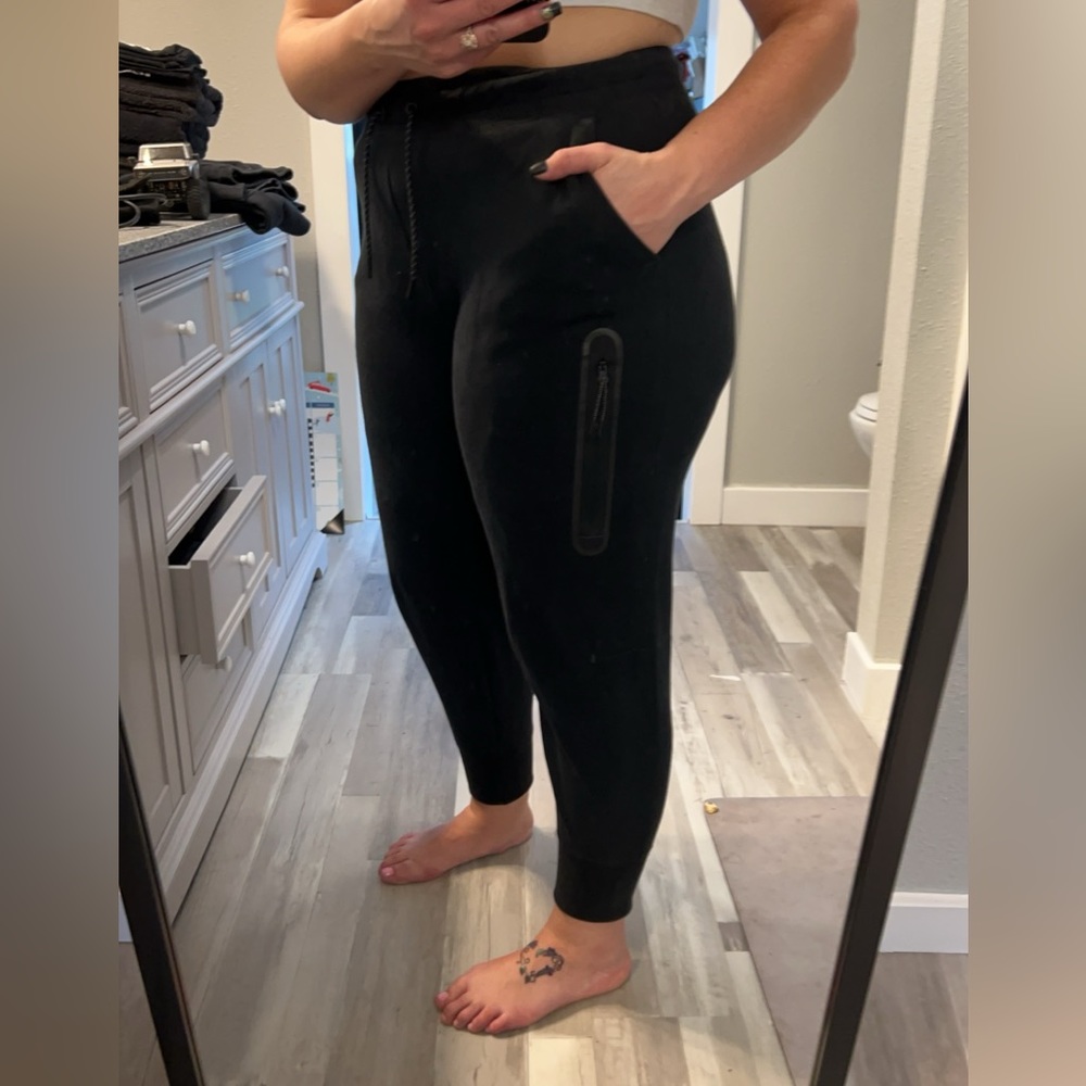 Men’s Nike Knit Joggers w/side zipper pocket